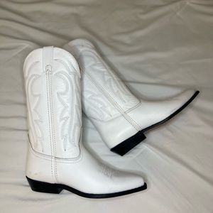 Women’s Size 8 White Cowgirl Boots